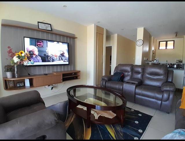 2 BEDROOM APARTMENT FOR SALE IN ROOIHUISKRAAL NORTH